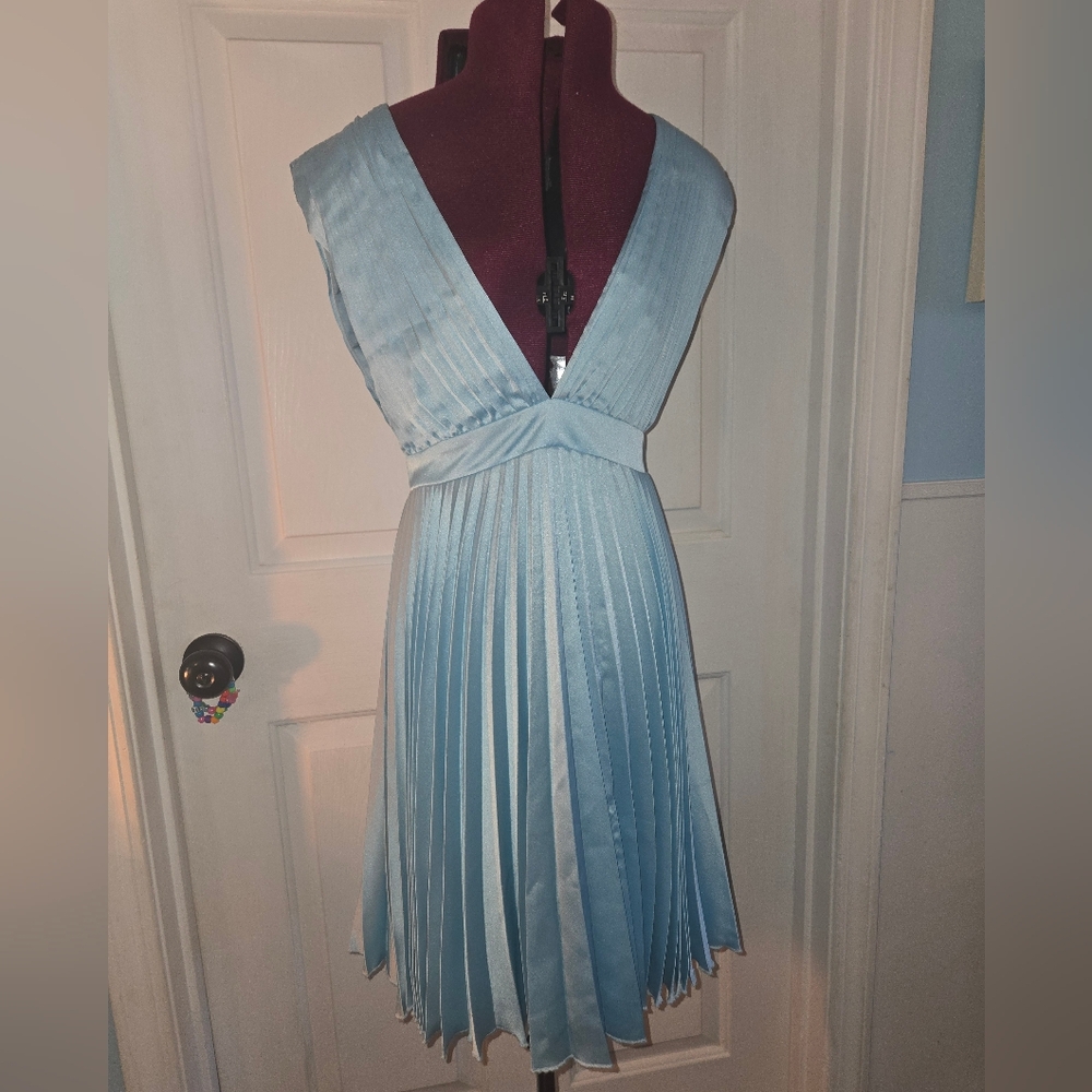 Abercrombie & Fitch Small Tall Light Blue Pleated Plunge Neckline Mini Dress - Picture 3 of 11